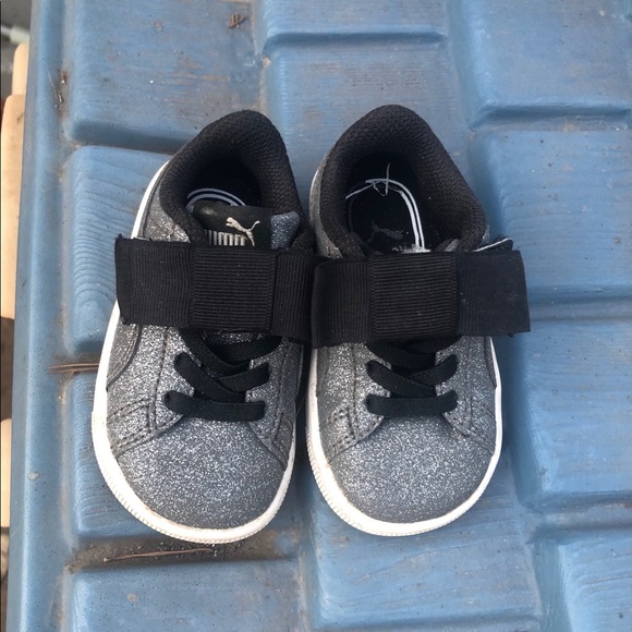 Puma toddler girls sparkly bow Velcro shoes sz 4 - Picture 1 of 4